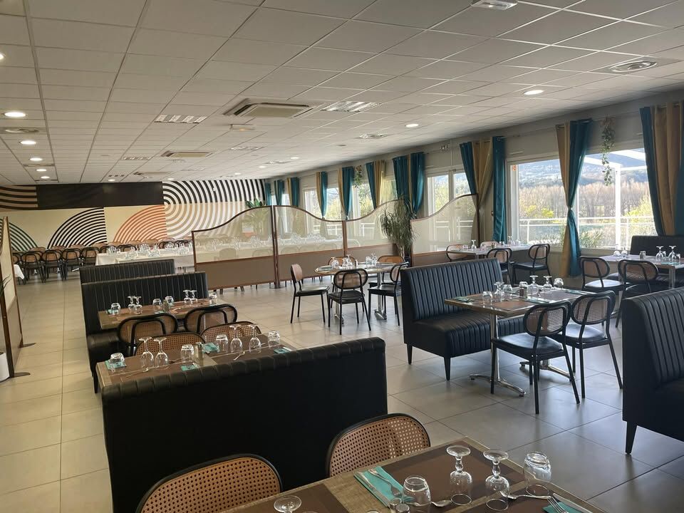 Salle climatisée du restaurant